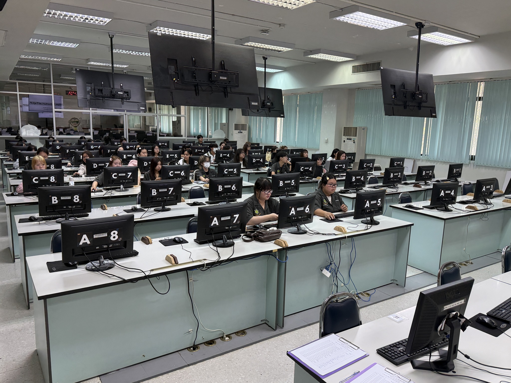 โครงการอบรมเชิงปฏิบัติการ เรื่อง “ทักษะที่ต้องรู้ในการใช้ Microsoft Excel” ให้แก่นักศึกษาชั้นปีที่ 3