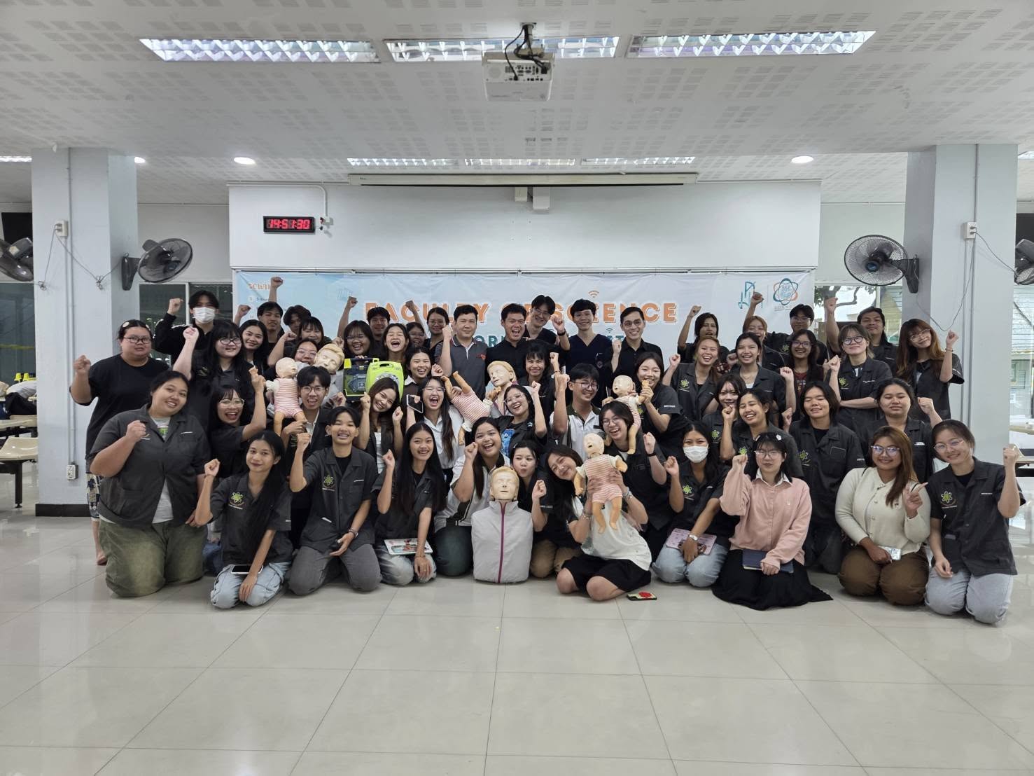 นักศึกษาชั้นปีที่ 3 รายวิชา 516 380 อาชีวอนามัยและความปลอดภัย ได้เรียนรู้การปฐมพยาบาลเบื้องต้น